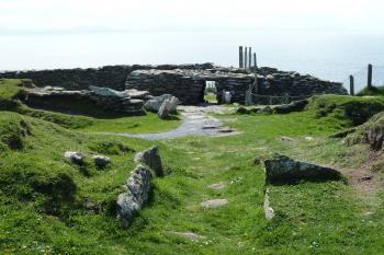 Dún Beag (© Pavel Semple, 04/2011)