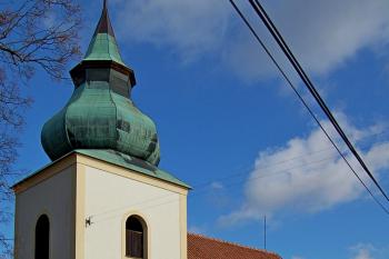 kostel od JZ (© Rodochrozit, 02/2013)
