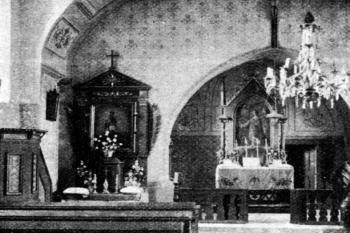 interiér kostela na počátku 20. století (© Antonín Podlaha: Posvátná místa království Českého; Díl 1. Vikariáty: Českobrodský, Černokostelecký, Mnichovický a Prosecký, Dědictví sv. Jana Nepomuckého, Praha 1907)