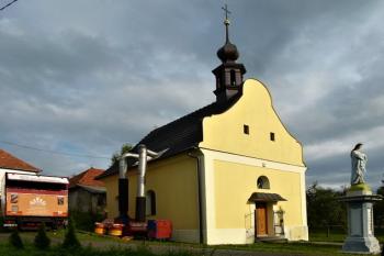 kaple při termosanaci jejích krovů, napadených dřevokazným hmyzem (© Jan P. Štěpánek 09/2012)