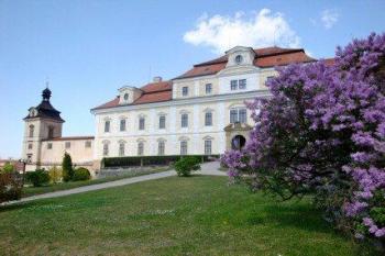 Vstupní průčelí (© Zdenka Dokoupilová, 07/2011)