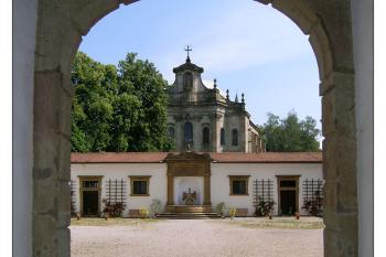 Z rychnovského zámku - druhé nádvoří (© Jan Klapetek 06/2006)