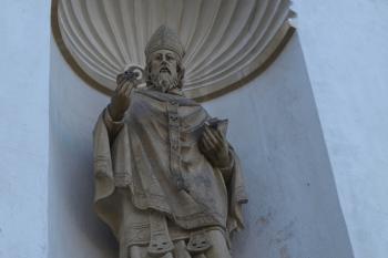 socha sv. Augustina na průčelí kostela (© Milan Caha 05/2012)