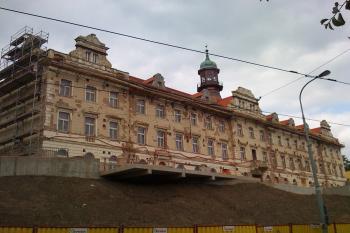 Zámeček v rekonstrukci (© Eva Horáková 05/2013)