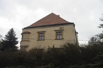 jižní část tvrze (© D Dohňanský, 01/2016)