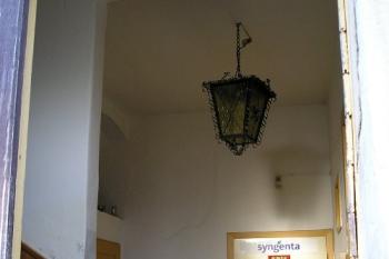 vstupní místnost tvrze (© de ardoise 05/2005)