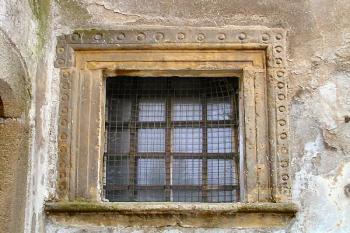 renesanční okno vedle vstupu do schodišťové věžičky ( © Pavel Zany Komárek 5/4/2003)