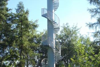 úpatí rozhledny (© Jaroslav Vavera, 07/2010)