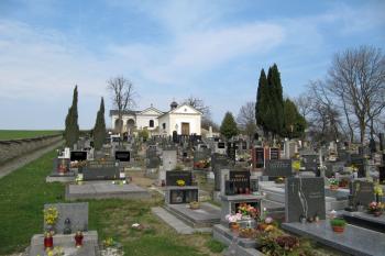 hřbitov od vchodu (© Rodochrozit, 04/2013)
