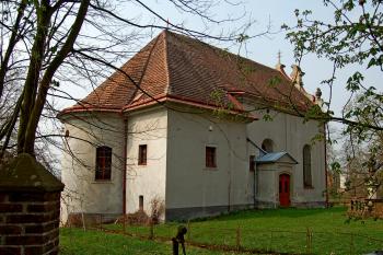 kostel od SV (© Rodochrozit, 04/2013)