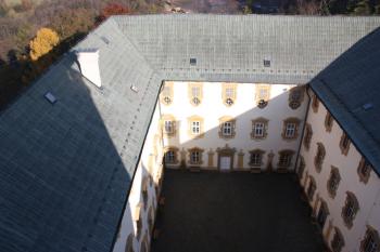 Zámecké nádvoří z velké věže ( © Ivan Grisa 10/2010)