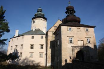 Zámek od jihu ( © Ivan Grisa 10/2010)