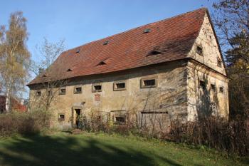 Západní průčelí zámecké sýpky ( © Ivan Grisa 10/2010)