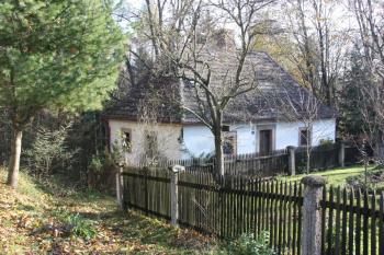 Zděný domek jižně od sýpky ( © Ivan Grisa 10/2010)