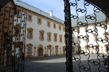 Nádvoří ( © Aleš Marek 04/2007)