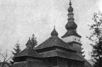 kostel v původním umístění, krátce před rozebráním a přenesením do Čech (© Vavroušek, Bohumil: Kostel na dědině a v městečku, Kvasnička a Hampl, Praha 1929)