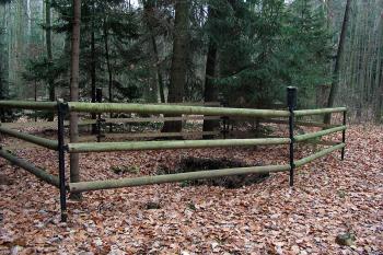 Ohrazení propadu na povrchu (© Jiří Cukr, 11/2006)