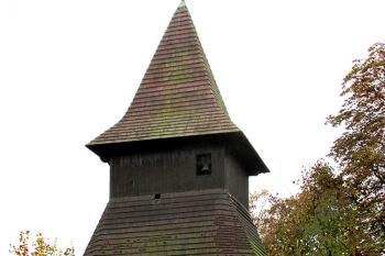 Zvonice u kostela sv. Václava v Jezbořicích ( © Pavel Vítek 10/2015)