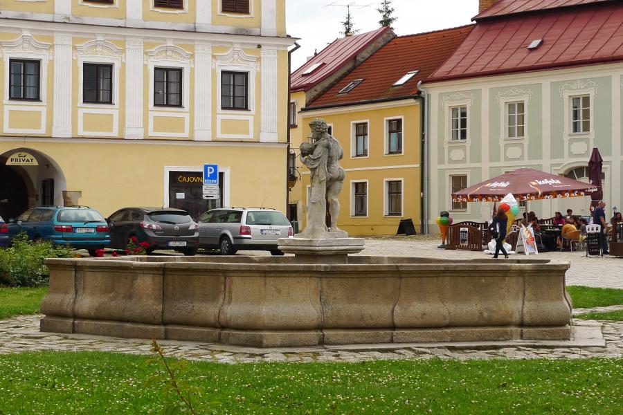 kašna se sochou Siléna