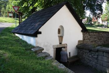 Kaple nad pramenem ( © Ivan Grisa 09/2010)