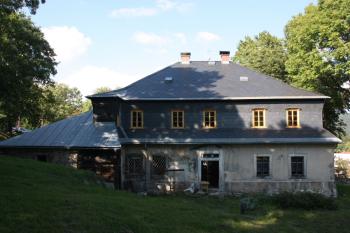 Bývalá fara od jihu ( © Ivan Grisa 09/2010)