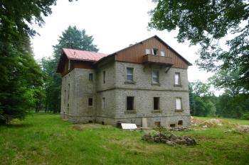 lovecký zámeček Ostrůvek (© Vlastislav Mareček, 06/2016)