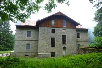 lovecký zámeček Ostrůvek (© Vlastislav Mareček, 06/2016)