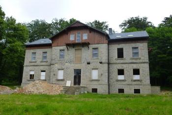 lovecký zámeček Ostrůvek (© Vlastislav Mareček, 06/2016)