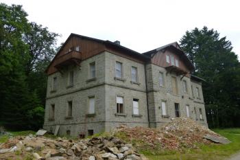 lovecký zámeček Ostrůvek (© Vlastislav Mareček, 06/2016)
