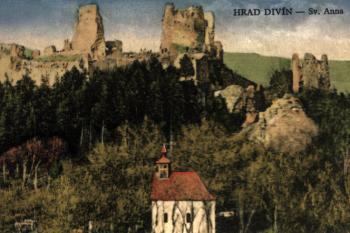 zřícenina od severozápadu na historické pohlednici (© reprofoto: Slámka, Miroslav (ed.): Krajina hradov: slovenské hrady na starých pohľadniciach, IGES, Pezinok 2010)