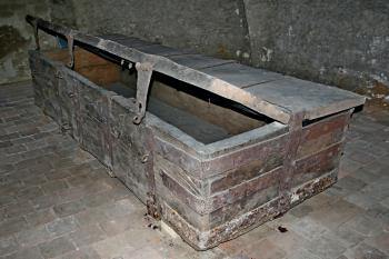 slavná pernštejnská truhla (© Pavel Zany Komárek 30. 8. 2006)