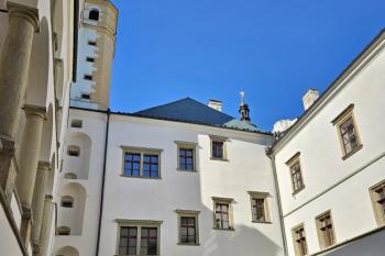 nádvoří od jihozápadu (© Jan P. Štěpánek  05/2024)