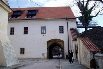 Zámecká brána z nádvoří (2003 © Lenka Daňková)