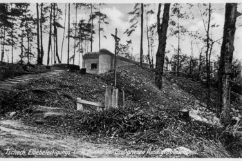 Kříž, snímek z r. 1939 ( © NPÚ, Státní zámek Velké Březno)