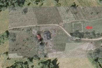 transformace vojenského leteckého snímku z roku 1955, na kterém jsou pozůstatky šanců zachyceny do coučasné letecké mapy ( © Jan P. Štěpánek 2013)