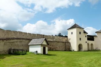 závěr opevnění na západě areálu ( © Jan P. Štěpánek 06/2013)
