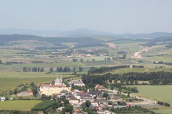 Pohled na areál ze Spišského hradu (© Luděk Vláčil 07/2015)