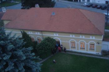 Fara při pohledu z kostelní věže (© Jaromír Schoffer, 06/2013)