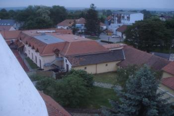 Farní dvůr, na jeho dřívějších pozemcích stojí Orlovna (restaurace a sportovní areál) (© Jaromír Schoffer, 06/2013)