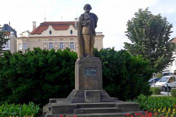 Prostějov – socha Karla Havlíčka Borovského z r. 1921 (© Ivo Rozehnal, 06/2013)