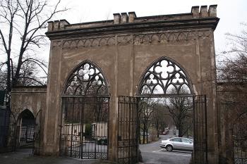 Novogotická hlavní brána (© Ivan Grisa, 03/2009)