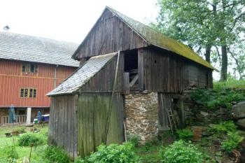 celkový pohled na pilu od příjezdu ke dvoru mlýna ( © Jan P. Štěpánek 06/2013)