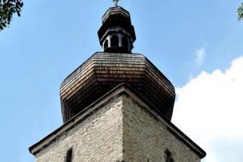 pohled na věž z hradebního okruhu (© Jan P. Štěpánek 05/2014)
