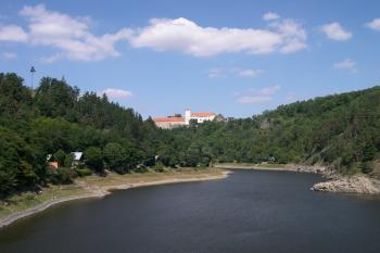 Pohled z mostu nad ústím Želetavky do Dyje ( © Ivan Grisa 08/2005)