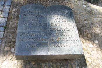 Kroměříž – pomník obětem nacistického holocaustu (© Ivo Rozehnal, 07/2013)