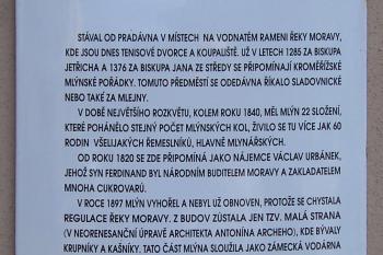 Kroměříž – Biskupská mincovna – info o mlýnu, který byl strojovou součástí mincovny (© Ivo Rozehnal, 07/2013)