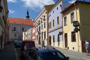 Kroměříž – židovská radnice – pohled do Moravcovy ulice k jihozápadu (© Ivo Rozehnal, 07/2013)