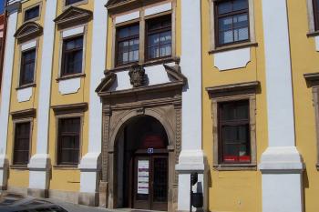 Židovská radnice, portál v průčelí (© Ivo Rozehnal, 07/2013)