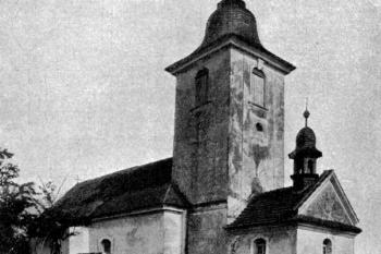 kostel od severozápadu na počátku 20. století (© Antonín Podlaha: Soupis památek historických a uměleckých v Království Českém, sv. 35 Politický okres benešovský, Archaelogická komise při České akademii císaře Františka Josefa pro vědy, slovesnost a umění, Praha 1911)