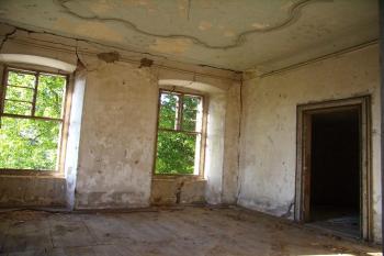 salón se štukovým stropem (© 05/2014)